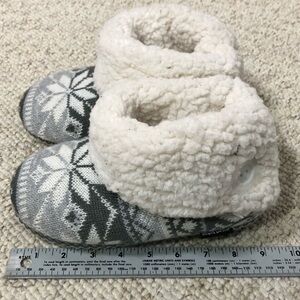 Muk Luks Gray and White Knit Slippers, NWOT